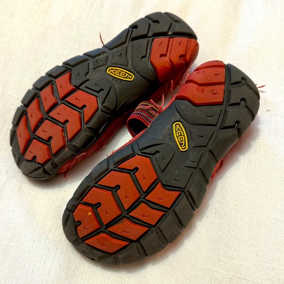 Keen | Girls Mary Jane Slip on Shoes | 12 - Picture 2 of 5